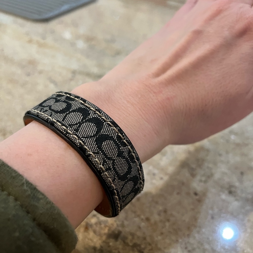 Like NEW barely worn vintage coach monogram bracelet